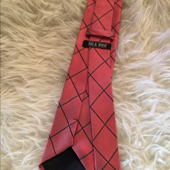Hp! Clearance ♥️❤️♥️Men’s festive silk tie - Picture 3 of 5